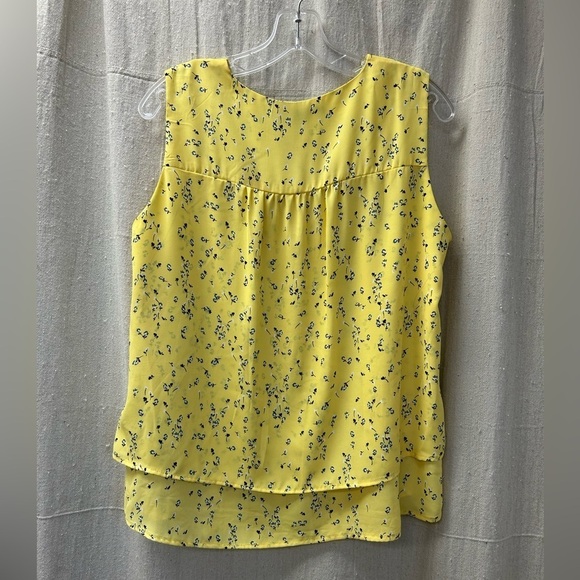 Zac & Rachel Womens Layered/ Crepe VNeck / Sleeveless Top/ Size M - Picture 3 of 7